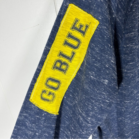 Colosseum U of M Lace Up Long Sleeve Plus Size Hoodie XXL - Picture 5 of 6